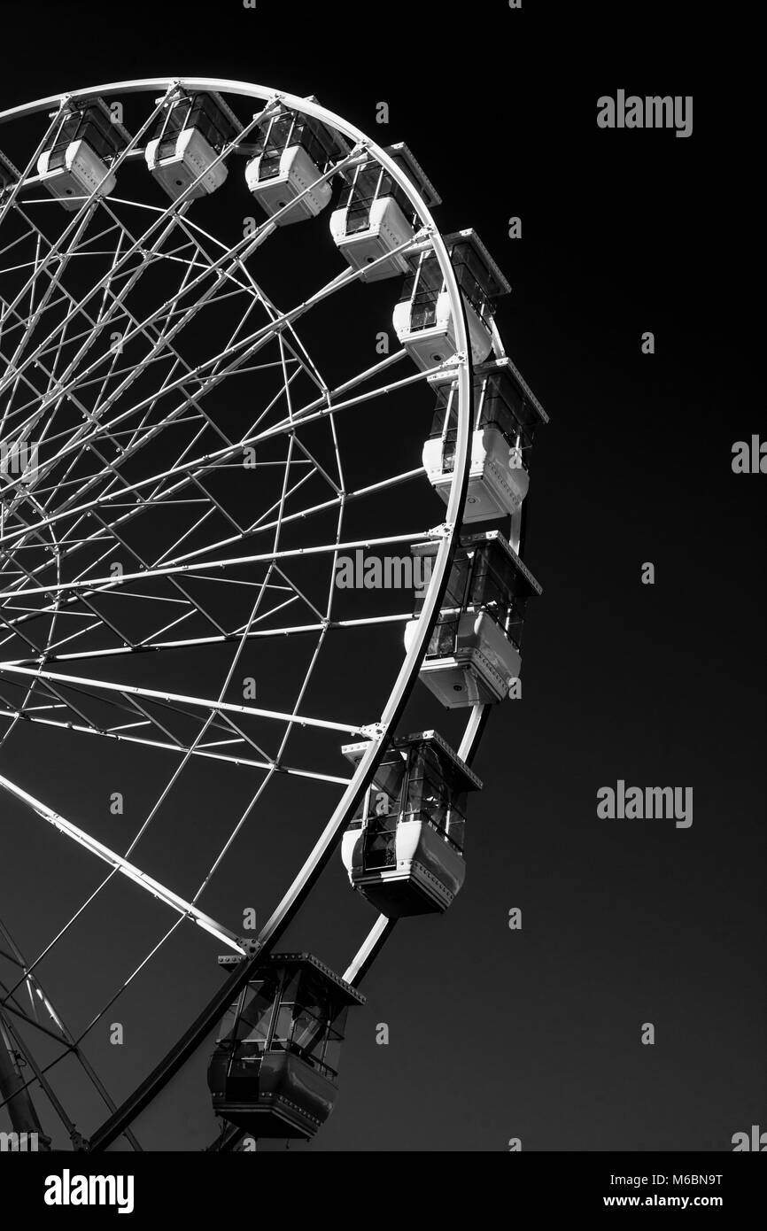 Aufnahme eines Ferris-Rades in der Nacht Stockfoto