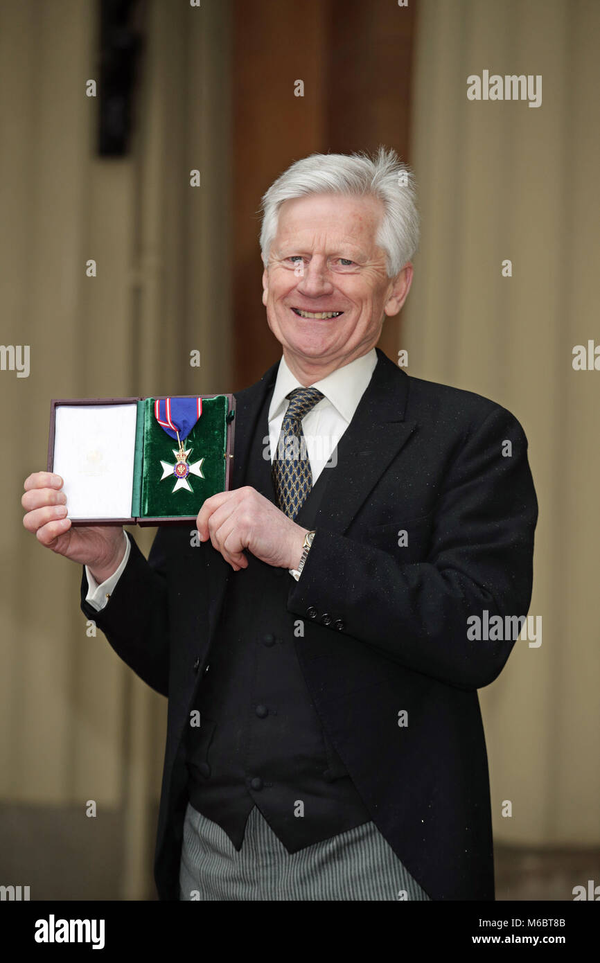 Ehemalige Black Rod Lieutenant General David Leakey, nachdem er ein