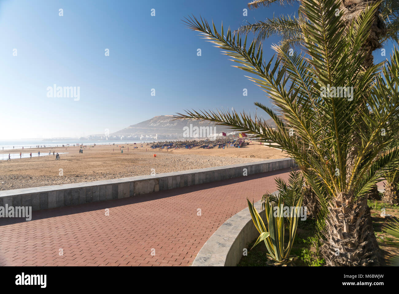 Promenade und Strand in Agadir, Königreich Marokko, Afrika | Promenade und der Strand in Agadir, Königreich Marokko, Afrika Stockfoto