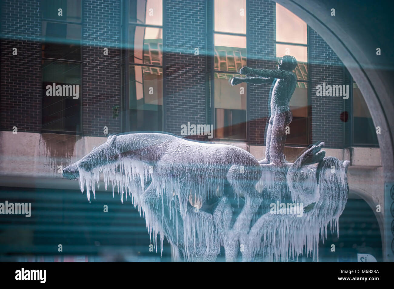 Dublin/Irland 03/02/2018 eingefroren Wagen des Lebens Brunnen auf Abbey Street vor der irischen Leben. Sturm Emma, Tier aus dem Osten Stockfoto