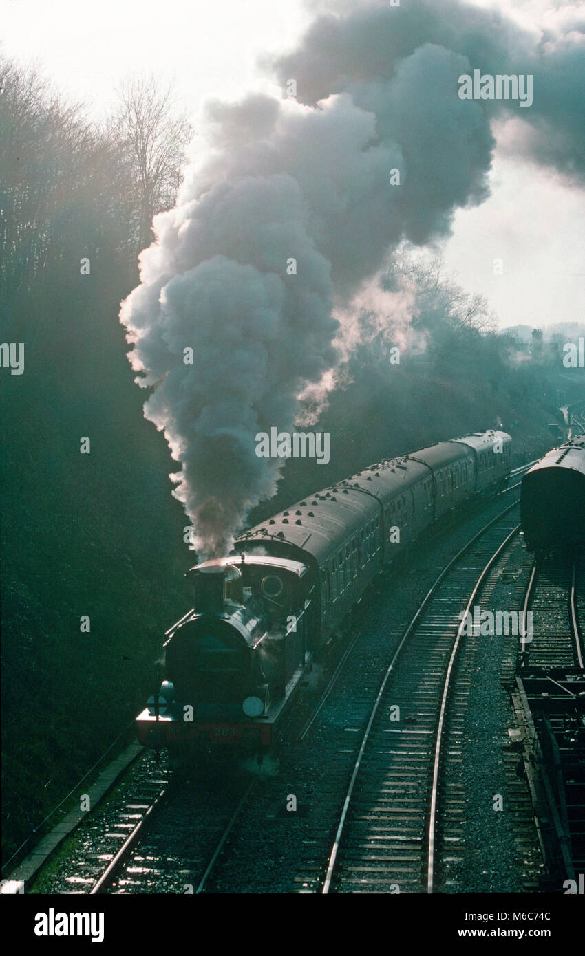 263 H Klasse Lokomotive bei Horsted Keynes auf der Bluebell Railway ein 'Erbe' zwischen Sheffield Park und Kingscote an den Grenzen im Osten und Wes Stockfoto