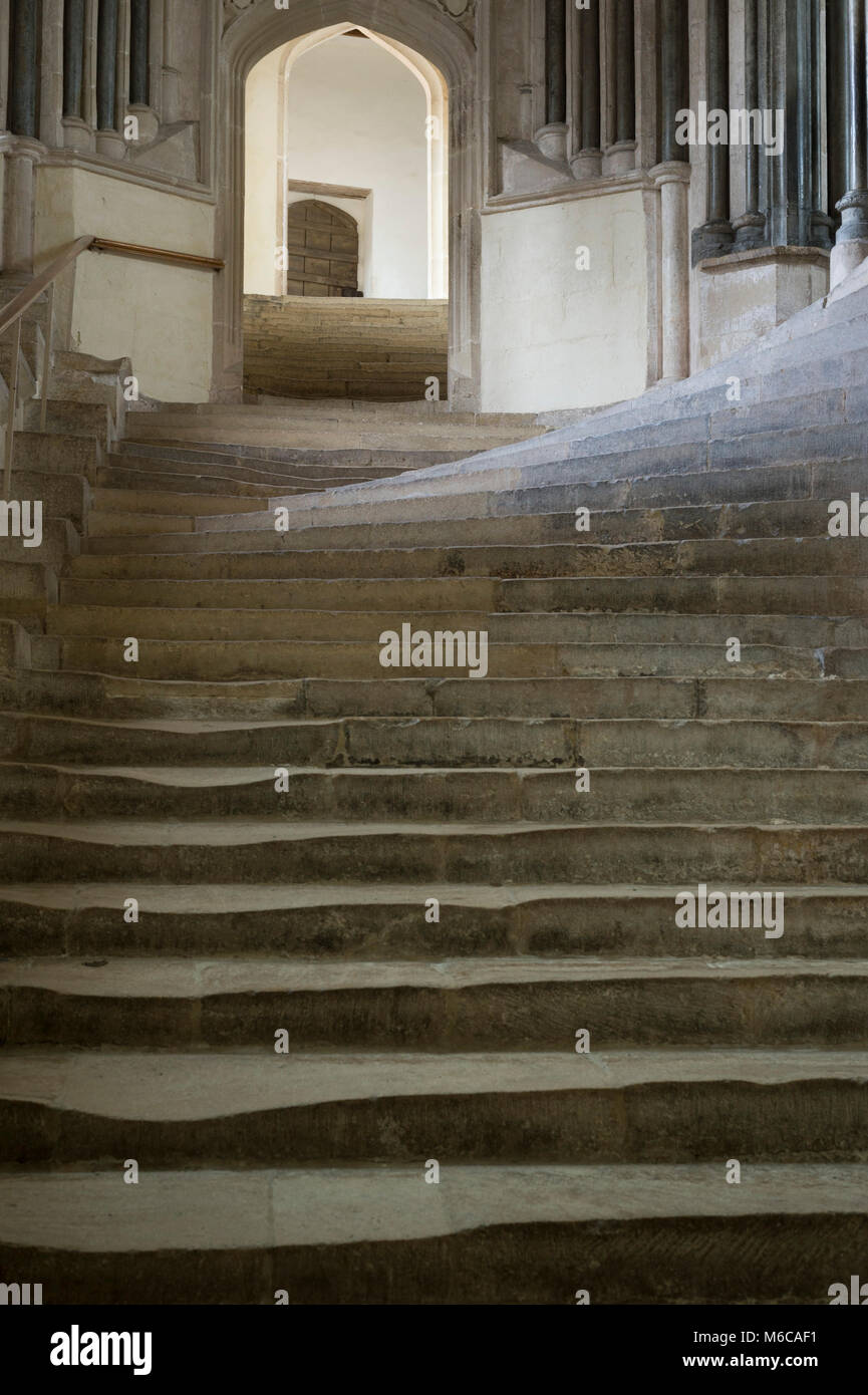Treppe zum Kapitelsaal in Wells Cathedral, Wells, Somerset, UK. Stockfoto