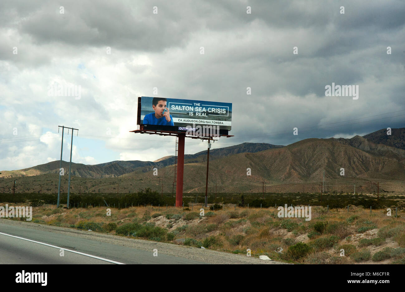 Audoban org.Billboard aufmerksam zu ökologischen Katastrophe am Salton Sea in Kalifornien Wüste in der Nähe von Palm Springs. Stockfoto