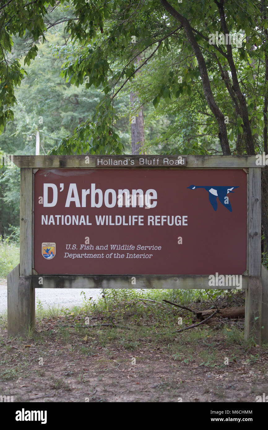 Zeichen, die den Eingang zu den D'Arbonne National Wildlife Refuge in Lousiana Stockfoto