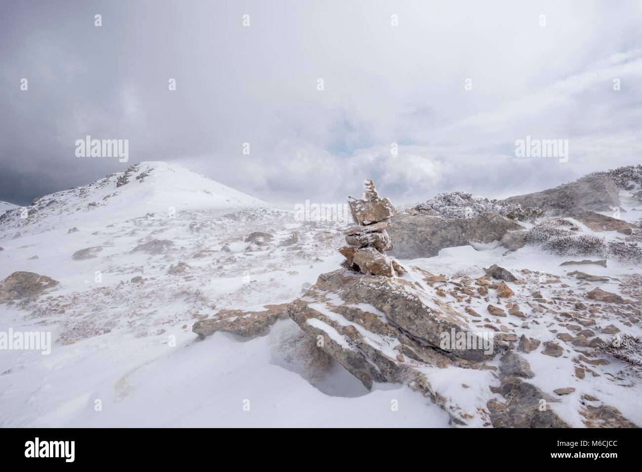 Starke Winde an der Sierra de la Sagra (2.381). Provinz Granada, Andalusien, Spanien, Europa Stockfoto