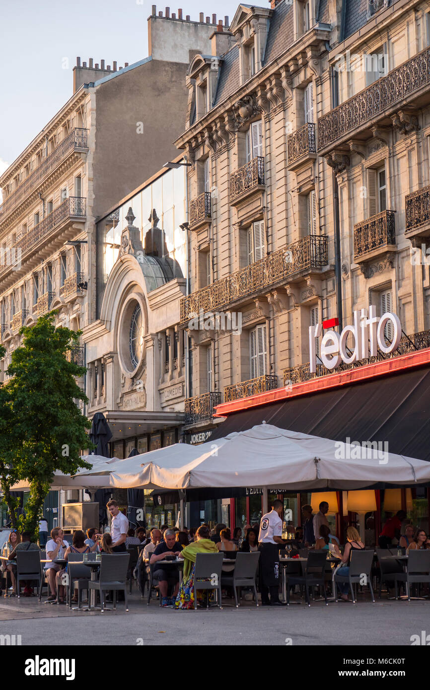 Cafés Place Darcy Dijon Cote-d'oder Bourgogne-Franche-Comté Frankreich Stockfoto