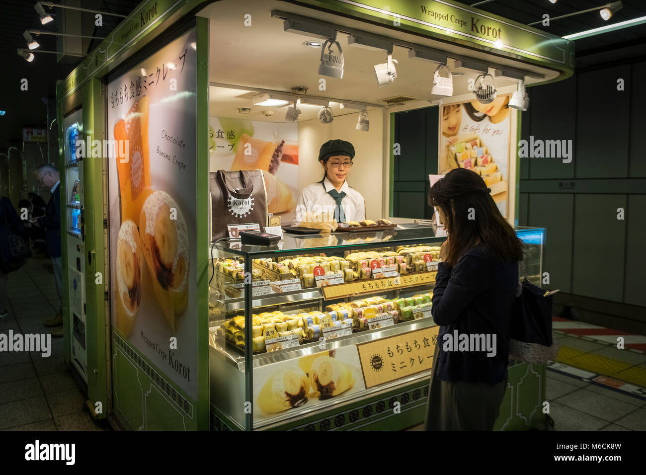Korot (süß verpackt Crepes) Street Food stall in Tokio, Japan Stockfoto