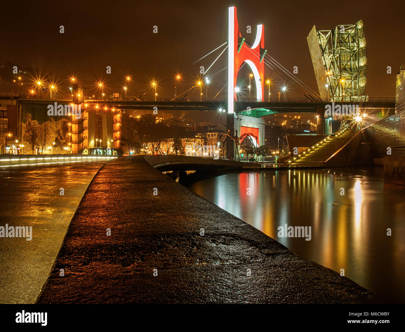 Die Stadt Bilbao, bei Nacht Stockfoto