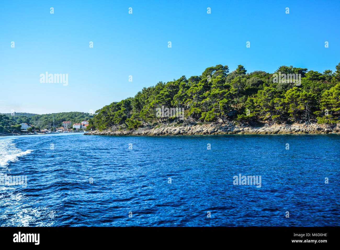 Zerklüftete Küste mit Inseln und kleine Dörfer an der Dalmatinischen Küste der Adria in der Nähe von Dubrovnik, Hvar und Korcula Stockfoto