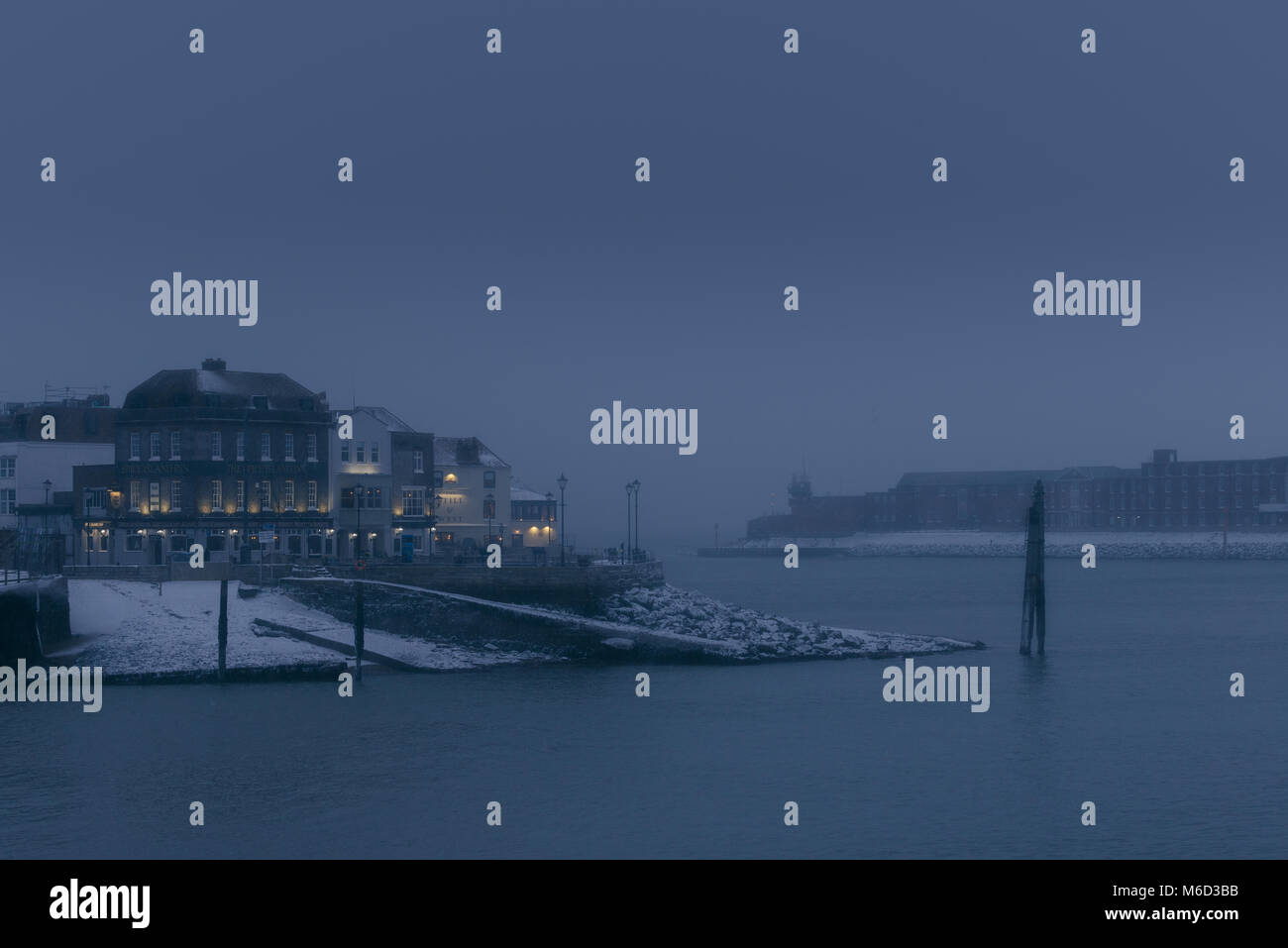 Portsmouth, Großbritannien. 1. März 2018. Tier aus dem Osten (Sturm Emma) hits Spice Island. Tom Goss. Quelle: Thomas Goss/Alamy leben Nachrichten Stockfoto