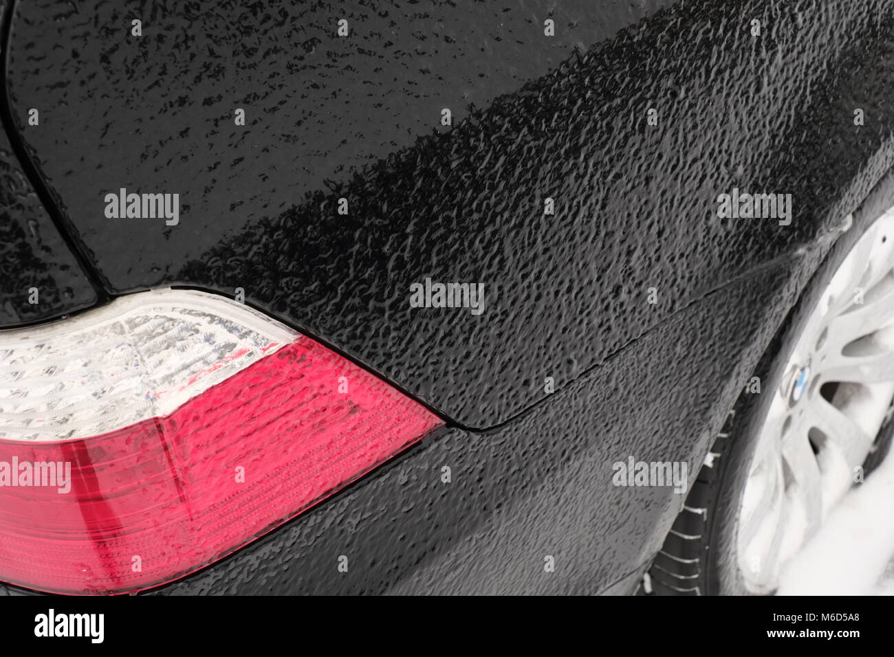 Weston super Mare. UK. 2. März, 2018. Die Auswirkungen der vorangegangenen Nächten Schneefall und Regen auf einem geparkten Auto. Credit: Alamy leben Nachrichten Stockfoto