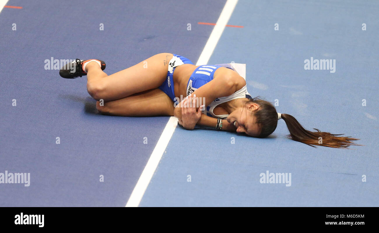 Birmingham, Großbritannien. 2. März, 2018. PESRIDOU Elisavet (Griechenland) liegt auf der Strecke der Schmerzen nach stark während 60 Der IAAF World Indoor Championships Frauen m Hürden in Birmingham, England. Credit: Ben Stand/Alamy leben Nachrichten Stockfoto