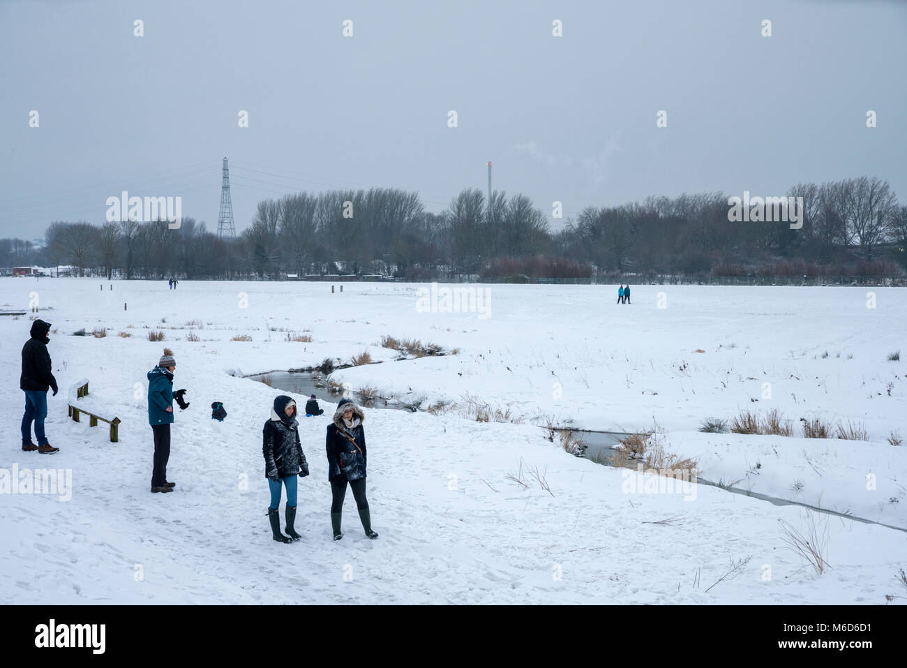 Exeter, Devon, Großbritannien. 2. März 2018. UK Wetter. Schwere Schnee und eisigen Fluss Exe in Exeter. Credit: Sebastian Wasek/Alamy leben Nachrichten Stockfoto