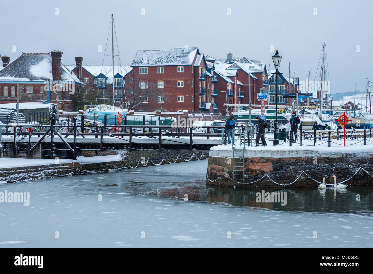 Exeter, Devon, Großbritannien. 2. März 2018. UK Wetter. Schwere Schnee und eisigen Fluss Exe in Exeter. Credit: Sebastian Wasek/Alamy leben Nachrichten Stockfoto