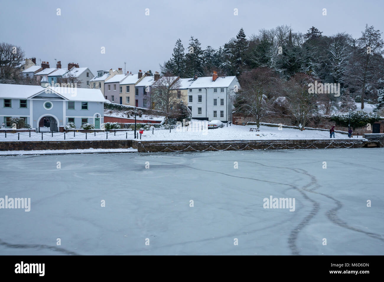 Exeter, Devon, Großbritannien. 2. März 2018. UK Wetter. Schwere Schnee und eisigen Fluss Exe in Exeter. Credit: Sebastian Wasek/Alamy leben Nachrichten Stockfoto