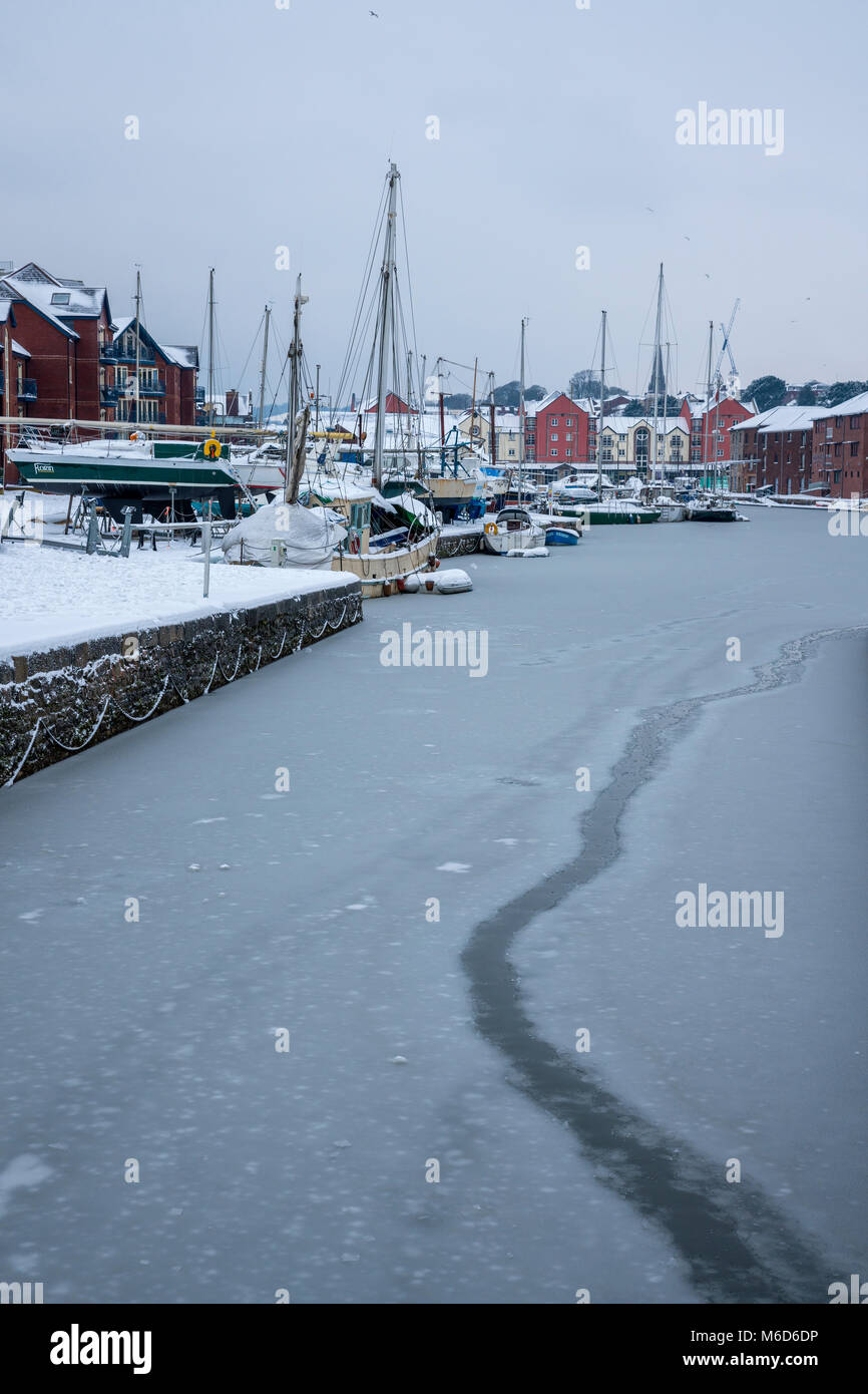 Exeter, Devon, Großbritannien. 2. März 2018. UK Wetter. Schwere Schnee und eisigen Fluss Exe in Exeter. Credit: Sebastian Wasek/Alamy leben Nachrichten Stockfoto