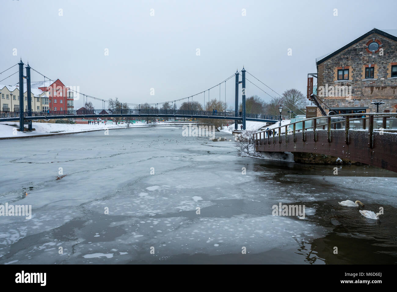 Exeter, Devon, Großbritannien. 2. März 2018. UK Wetter. Schwere Schnee und eisigen Fluss Exe in Exeter. Credit: Sebastian Wasek/Alamy leben Nachrichten Stockfoto