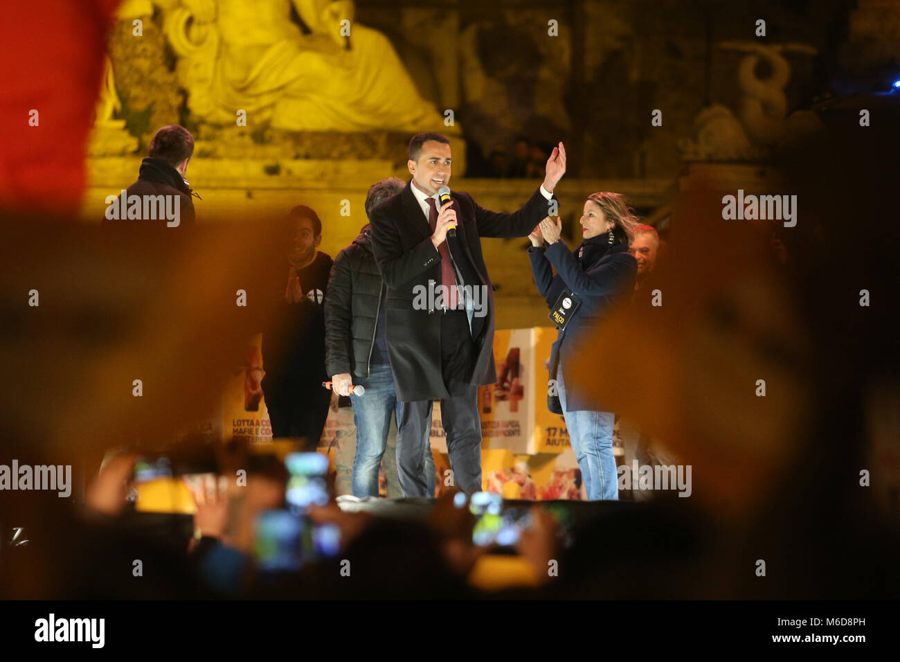 Rom, Italien. 02 Mär, 2018. 02.03.2018. Piazza del Popolo, Rom, Italien. Italien - Politik - Wahlen - ABSTIMMUNG Luigi Di Maio premier Kandidat für 5 Sterne bei Schließung der Wahlkampf des 5-Sterne- Bewegung in Piazza del Popolo Square in Rom am 2. März 2018. Credit: Unabhängige Fotoagentur/Alamy leben Nachrichten Stockfoto