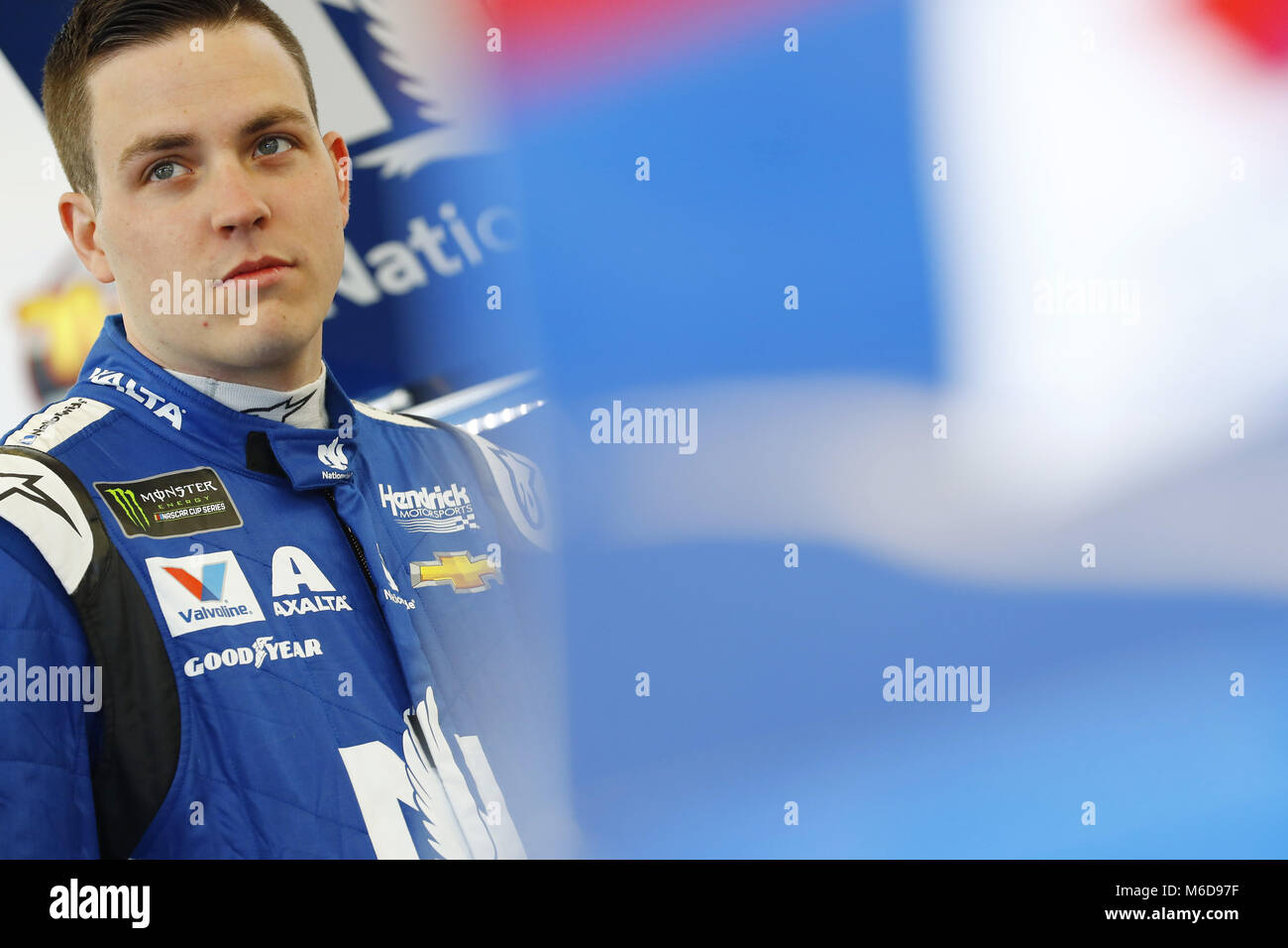 Las Vegas, Nevada, USA. 2 Mär, 2018. März 02, 2018 - Las Vegas, Nevada, USA: Alex Bowman (88) hängt in der Garage während der Praxis für die pennzoil 400 bei Las Vegas Motor Speedway in Las Vegas, Nevada. Quelle: Chris Owens Asp Inc/ASP/ZUMA Draht/Alamy leben Nachrichten Stockfoto