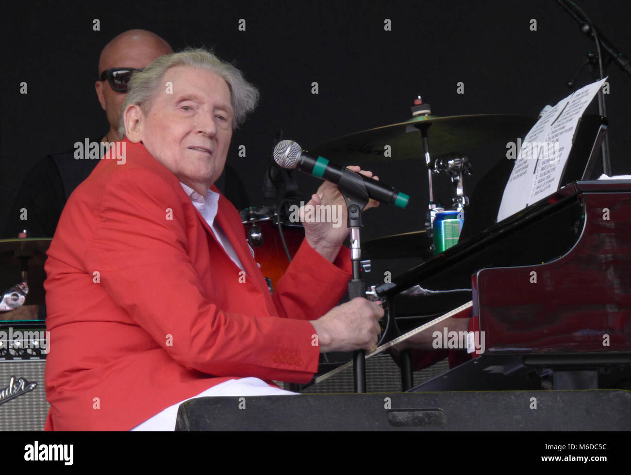 In Plant City, Florida, USA. 2. März, 2018. Legendärer Sänger, Songwriter und Pianist Jerry Lee Lewis, führt am 2. März 2018 an die Florida Strawberry Festival in Plant City, Florida. Ein Pionier des Rock 'n' Roll und Rockabilly Music, der 82-jährige Lewis ist oft an seinen Spitznamen, den Killer. (Paul Hennessy/Alamy) Credit: Paul Hennessy/Alamy leben Nachrichten Stockfoto