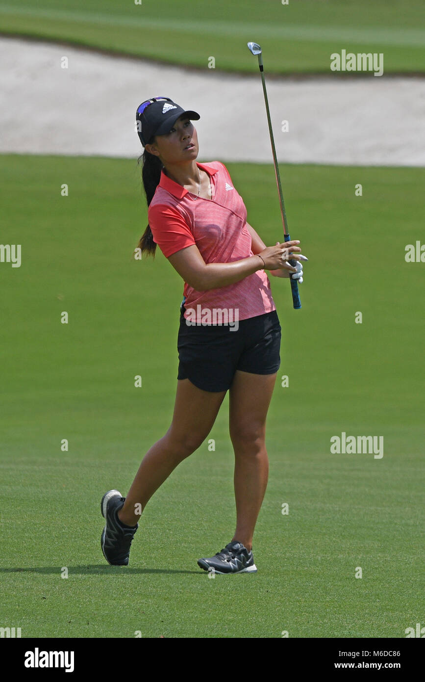 Singapur. 3 Mär, 2018. Danielle Kang der Vereinigten Staaten konkurriert während der dritten Runde der HSBC Frauen-WM in Singapur Sentosa Golf Club am 3. März 2018 statt. Credit: Dann Chih Wey/Xinhua/Alamy leben Nachrichten Stockfoto