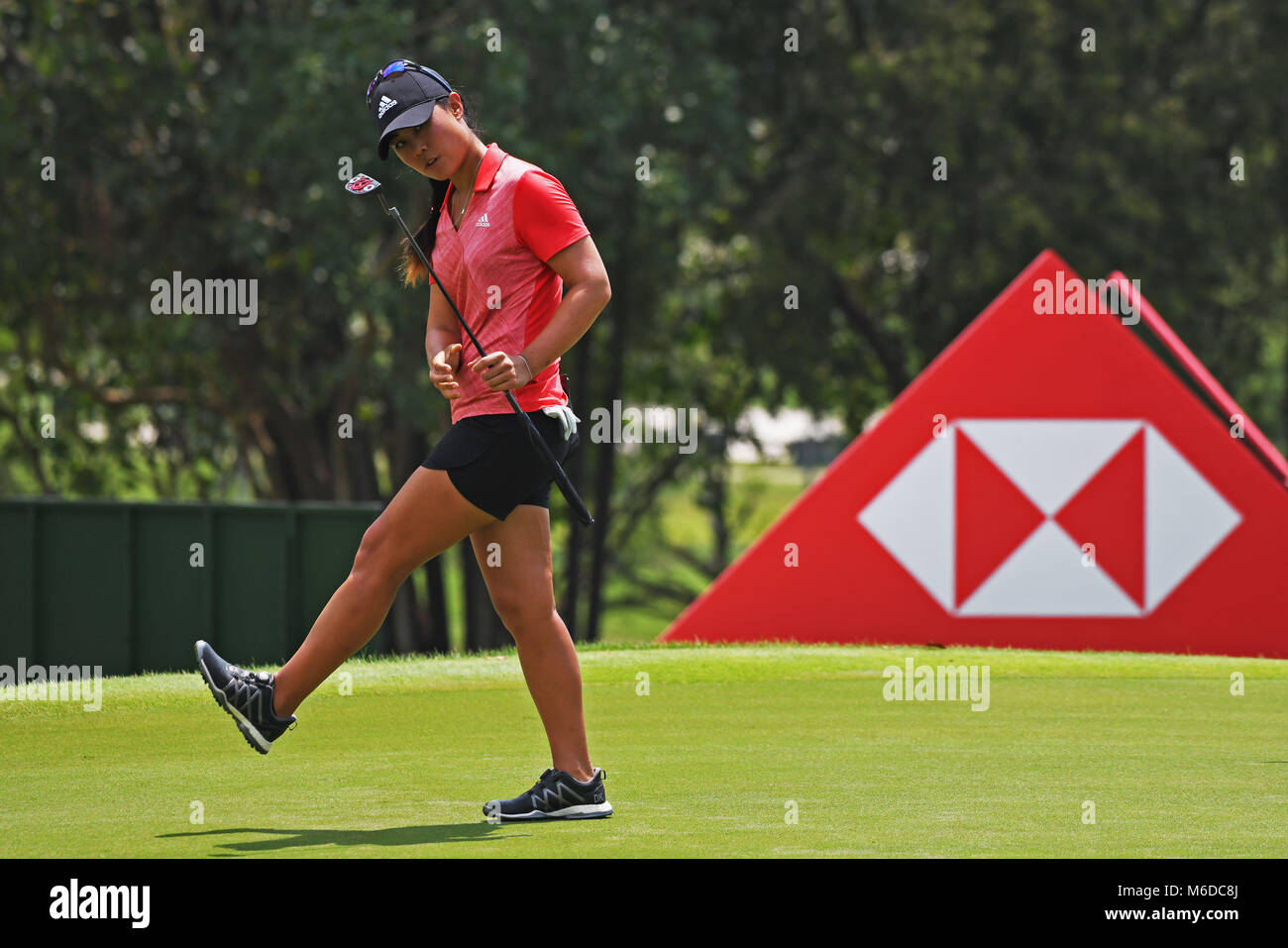 Singapur. 3 Mär, 2018. Danielle Kang der Vereinigten Staaten reagiert während der dritten Runde der HSBC Frauen-WM in Singapur Sentosa Golf Club am 3. März 2018. Credit: Dann Chih Wey/Xinhua/Alamy leben Nachrichten Stockfoto