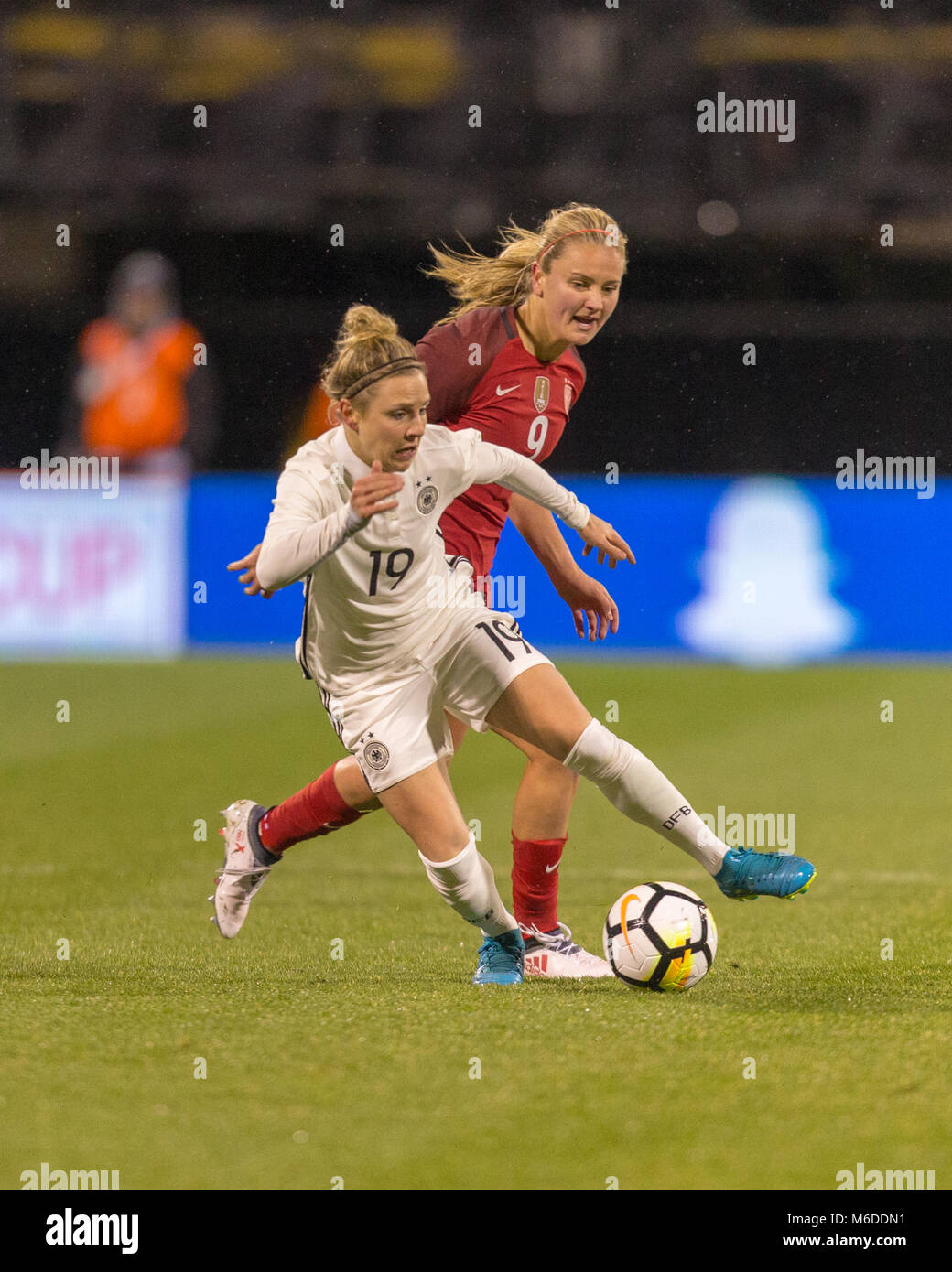 Deutsch, Svenja Huth auf dem Angriff Stockfoto