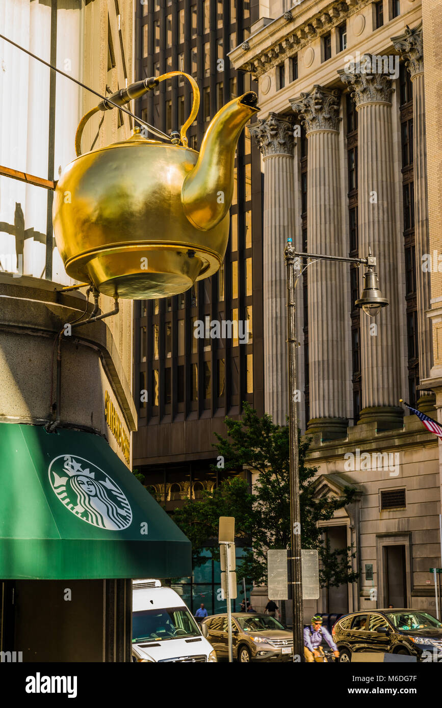 Starbucks City Hall Plaza Boston, Massachusetts, USA Stockfoto