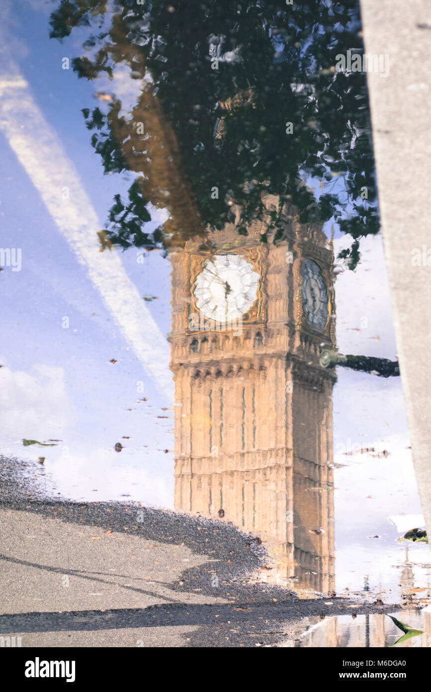 Abstrakte Reflexion - Big Ben London, Großbritannien Stockfoto