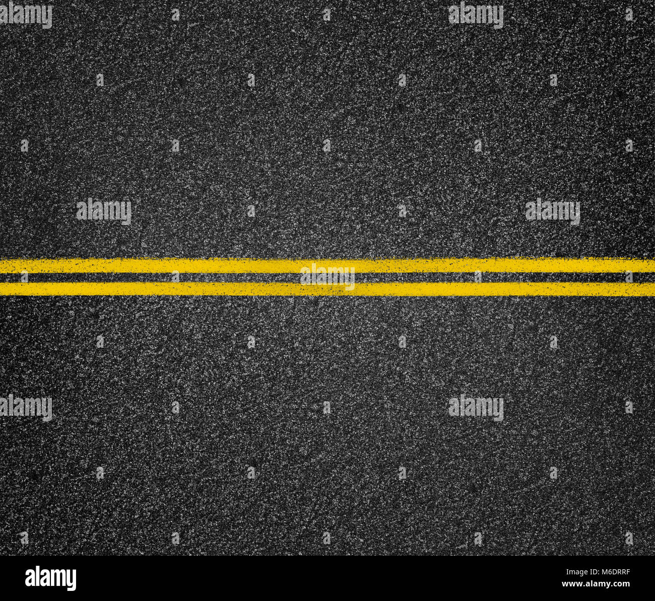 Straße Ansicht von oben. Asphalt Autobahn gelb markiert. Stockfoto
