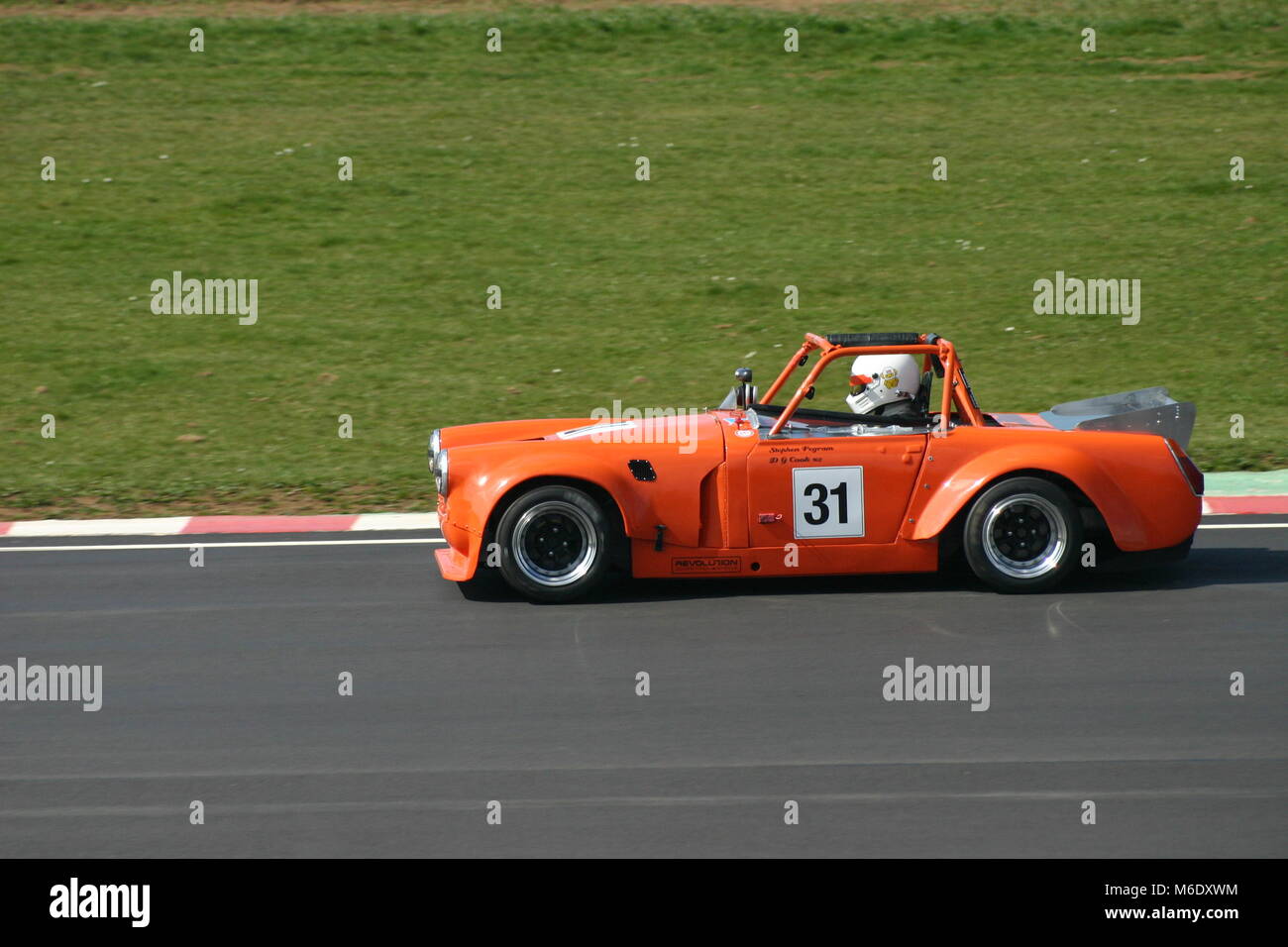 MG Racing in Castle Combe April 2015 Stockfoto