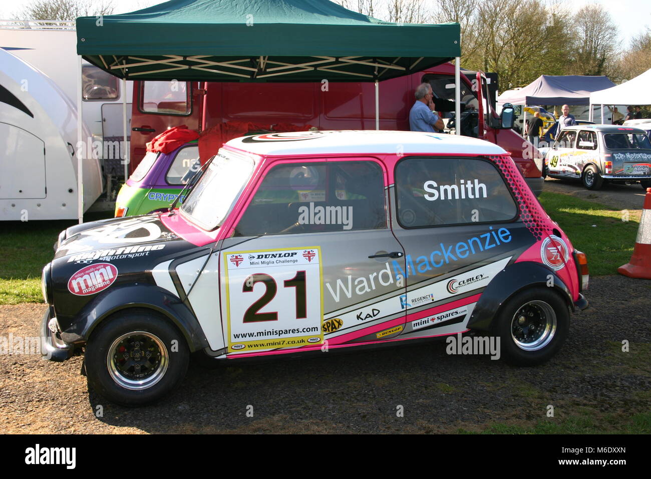 Mini Miglia Rennen in Castle Combe April 2015 Stockfoto