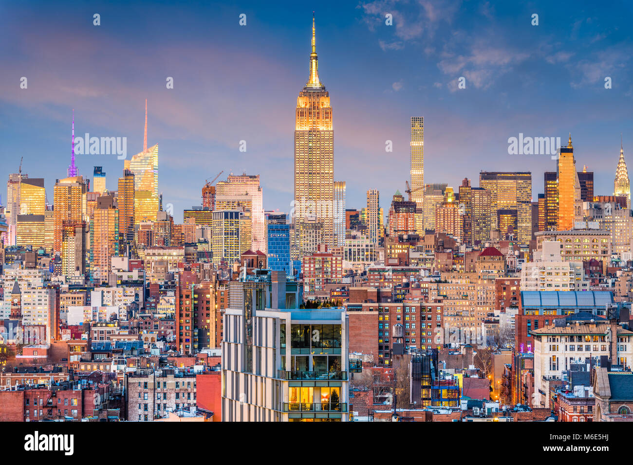 New York City, USA Midtown Manhattan Skyline in der Dämmerung. Stockfoto