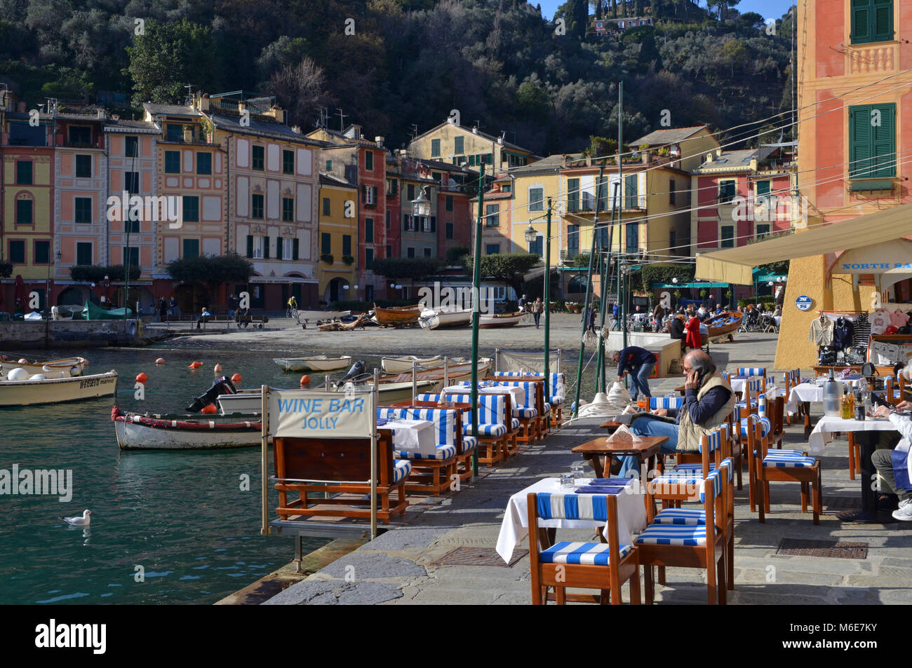 Tisch im Restaurant am Meer, Portofino, Italien Stockfoto