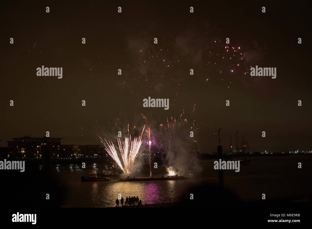 Feuerwerk in Woolwich Arsenal Pier Stockfoto