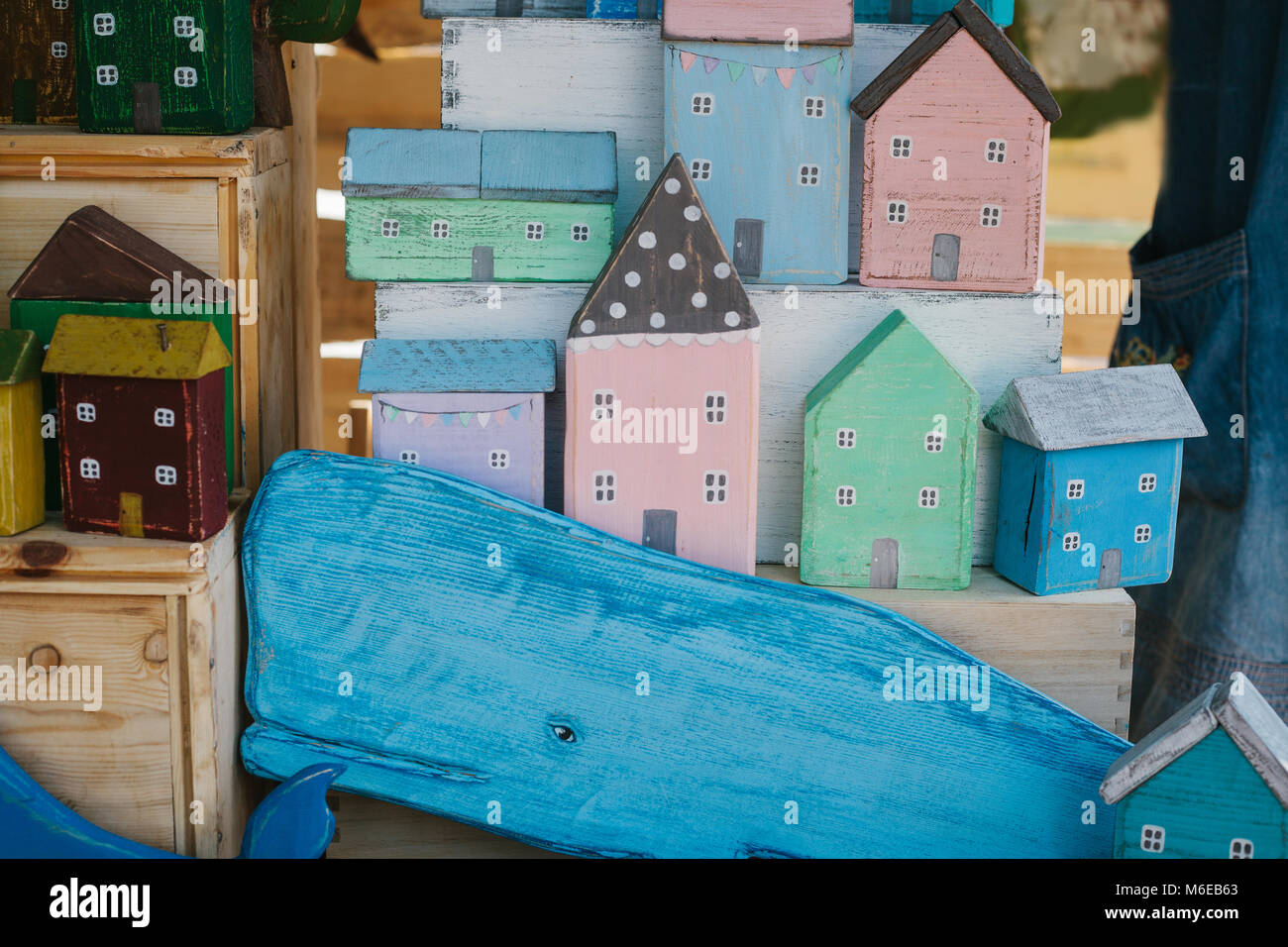 Umwelt- und Bau-Konzept. Holzhäuser. Stockfoto