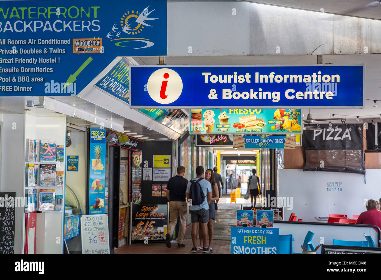 Stadtzentrum von Cairns und touristische Informationen und Buchungen center, Far North Queensland, Australien Stockfoto