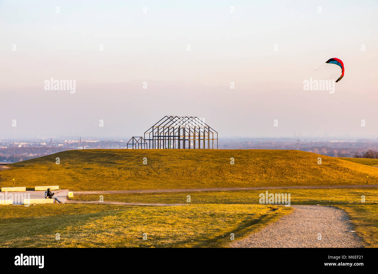 Die Halde Norddeutschland bei Neukirchen-Vluyn, Deutschland, ein Bergbau Berg dump, künstlicher Berg, heute Landschaftspark, Sehenswürdigkeiten, Artwork Hallenhau Stockfoto