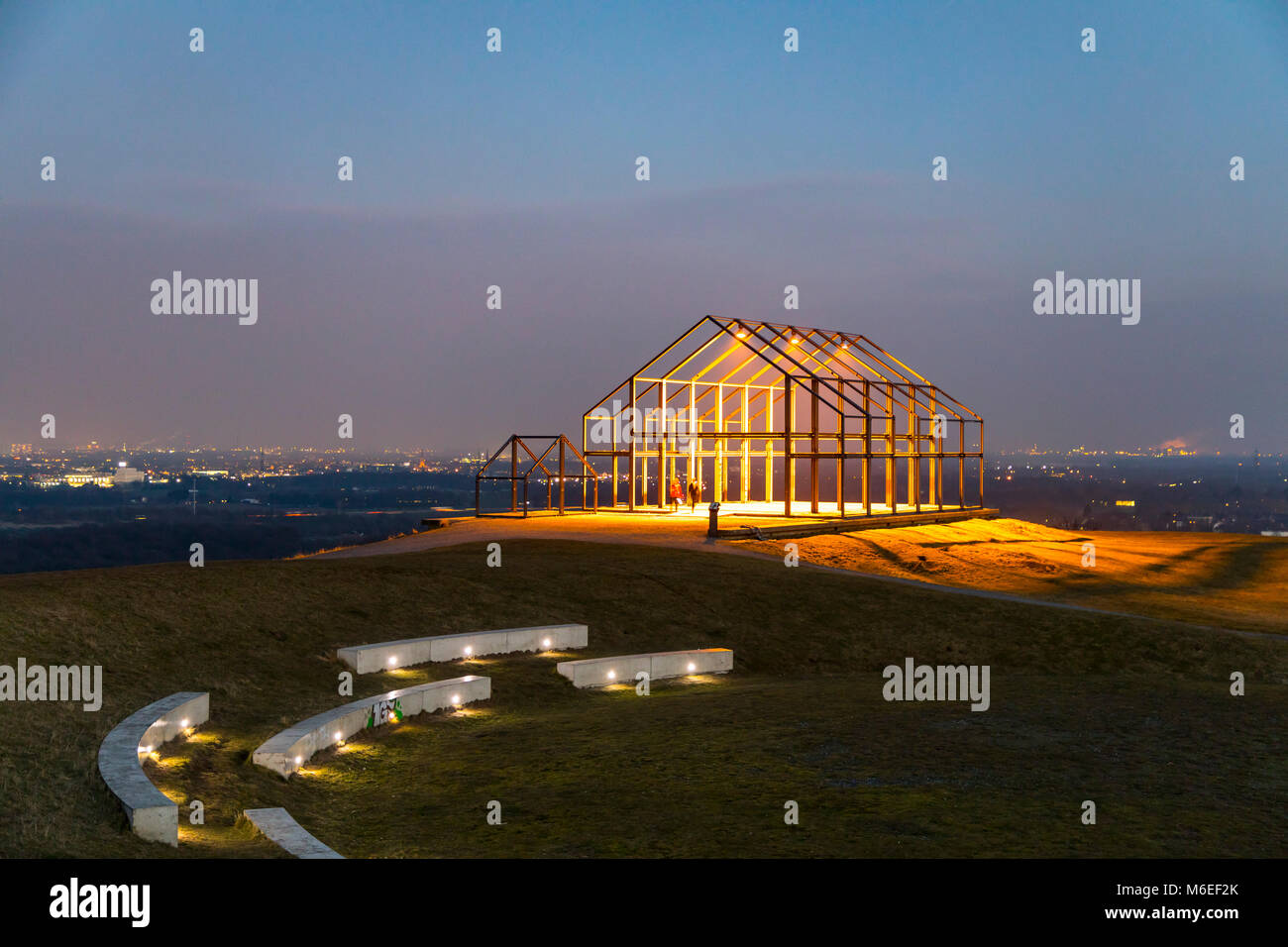 Die Halde Norddeutschland bei Neukirchen-Vluyn, Deutschland, ein Bergbau Berg dump, künstlicher Berg, heute Landschaftspark, Sehenswürdigkeiten, Artwork Hallenhau Stockfoto