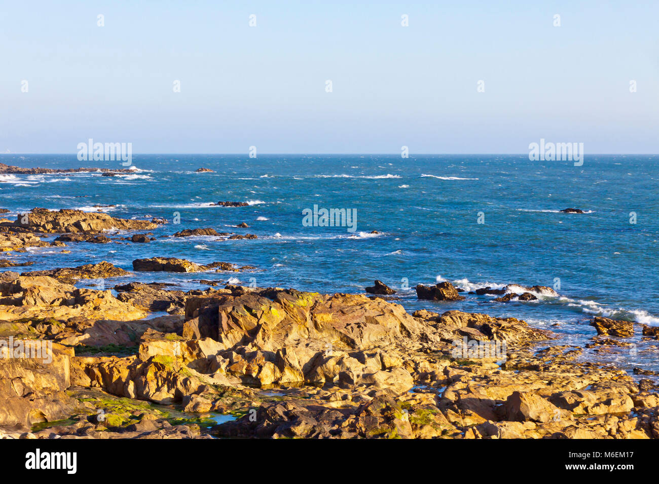 Malerische felsige Strand des Atlantischen Ozeans, Matosinhos, Porto, Portugal Stockfoto