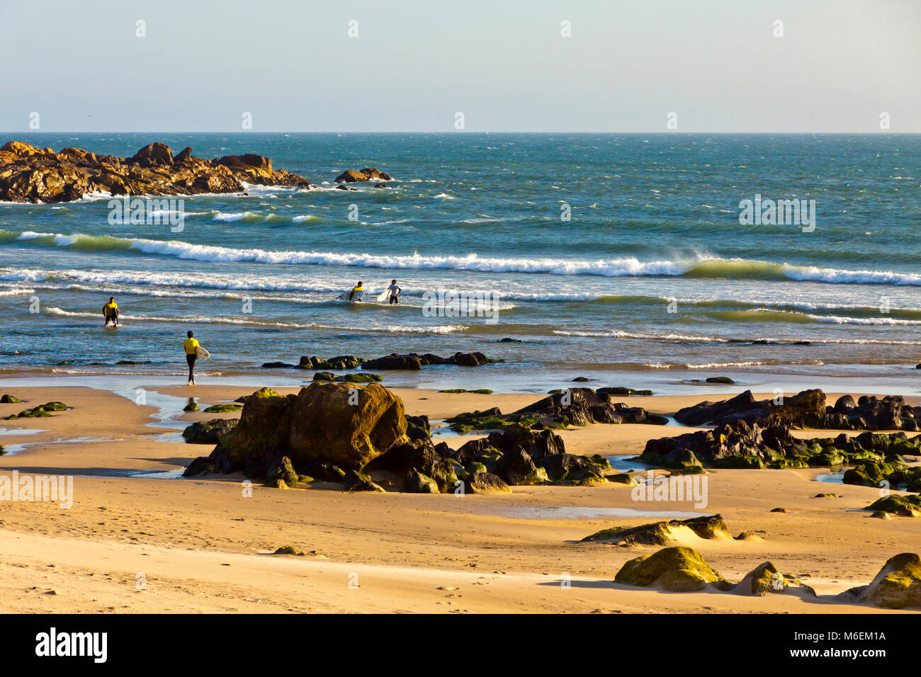 Malerische felsige Strand des Atlantischen Ozeans, Matosinhos, Porto, Portugal Stockfoto