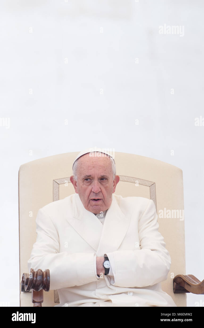 Papst Franziskus Fhrt Seine Wchentliche Generalaudienz Auf Dem