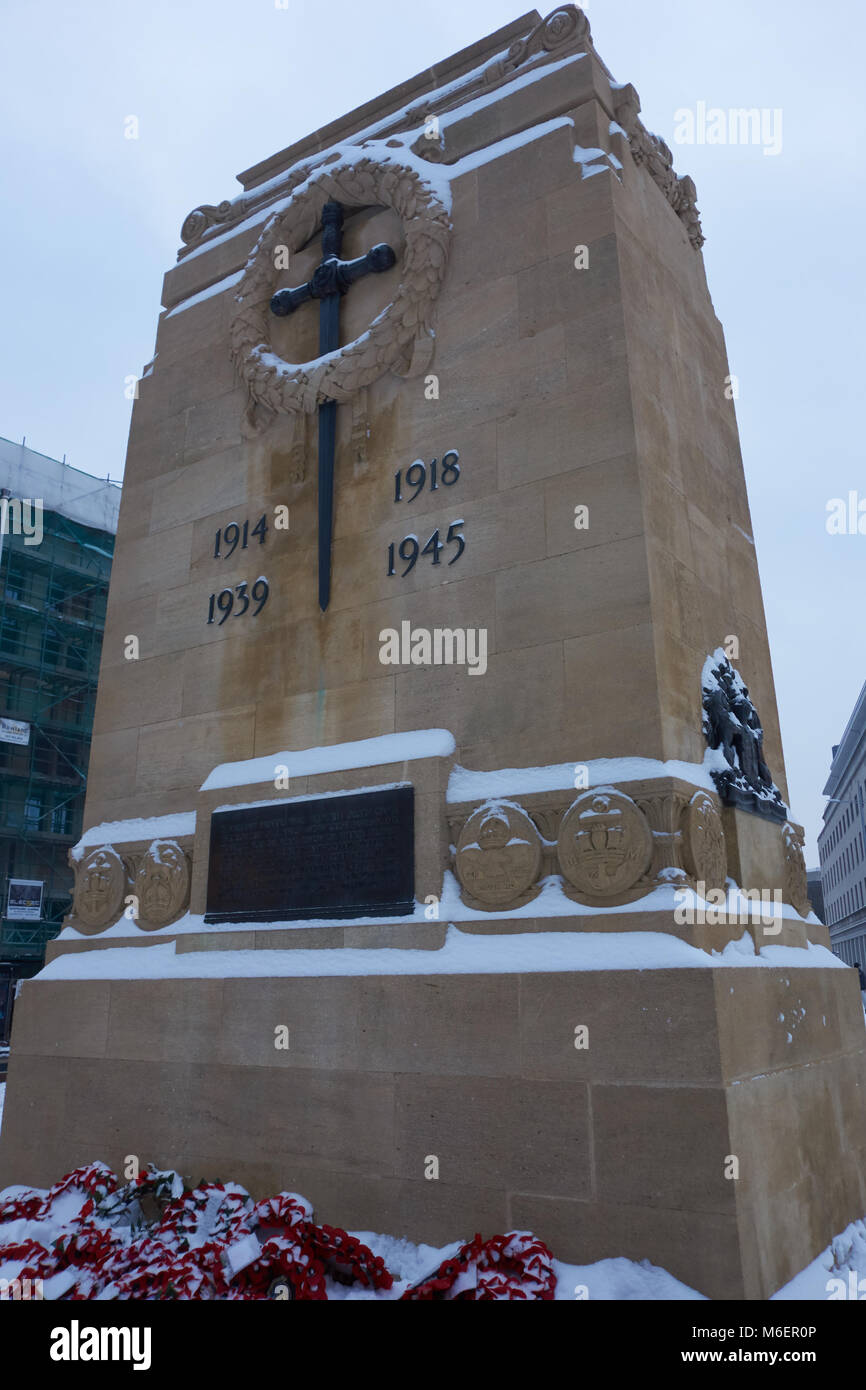 Bristol Kenotaph, Elster Park, im Schnee vom Sturm Emma Stockfoto