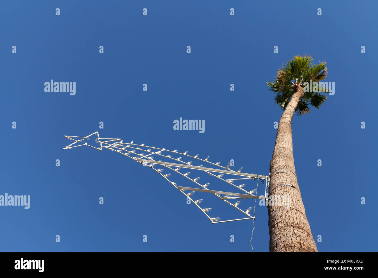 Palm Springs, Kalifornien: Weihnachtsdekorationen entlang der Palm Canyon Drive. Stockfoto