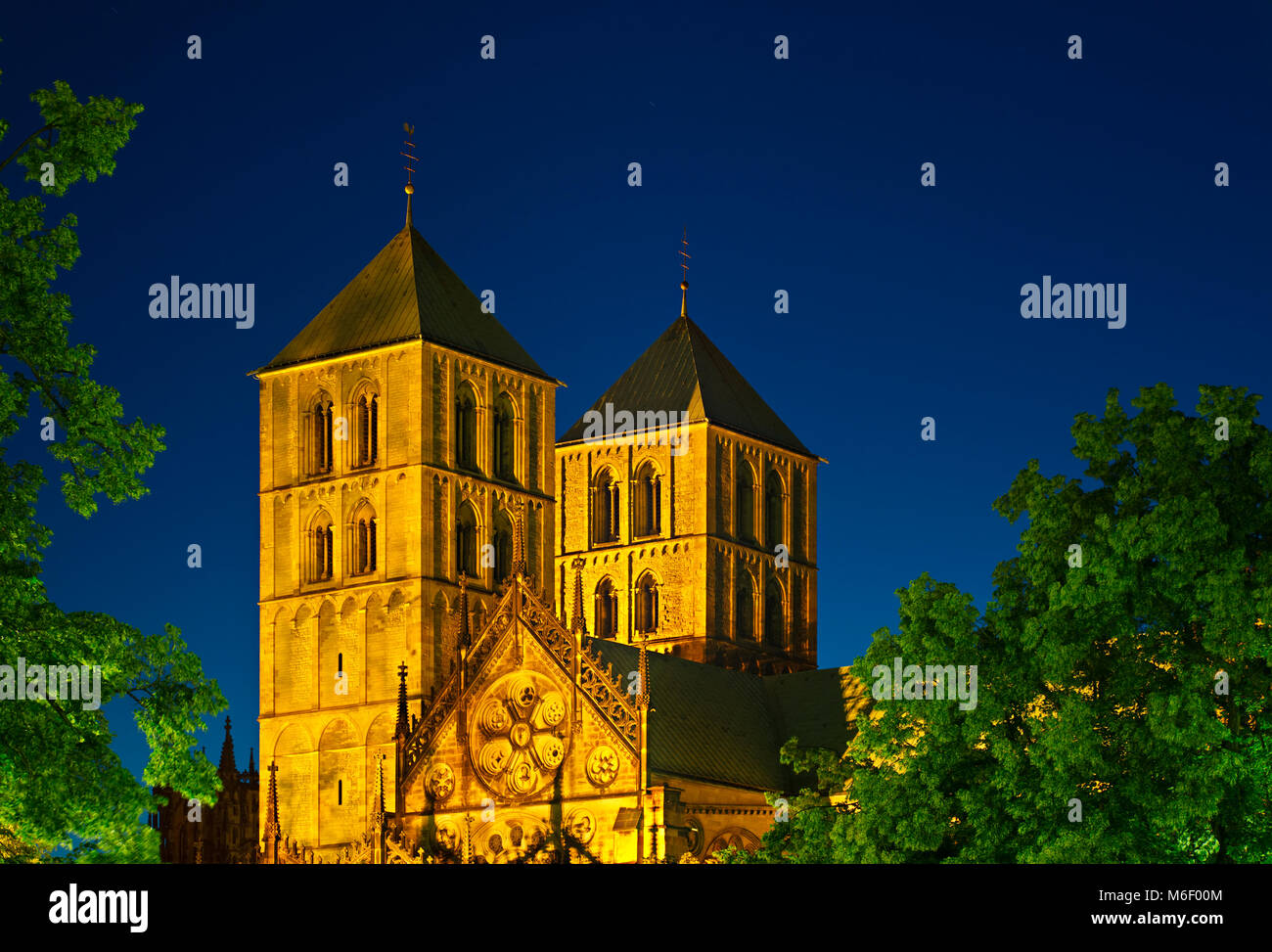Am Abend Blick auf die berühmte St. Paulus Dom in Münster, Deutschland. Stockfoto