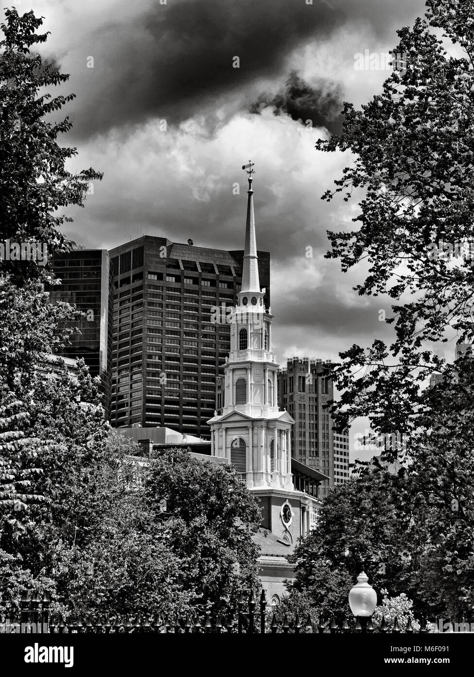 Blick auf die Alte und Neue Gebäude in Boston, MA Stockfoto