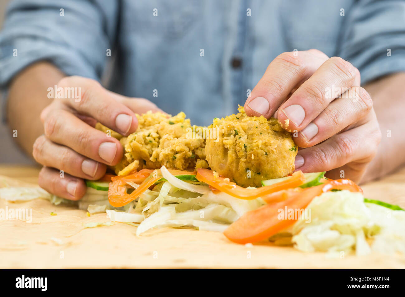 Was veganes Fladenbrot Sandwich mit falafel Stockfoto