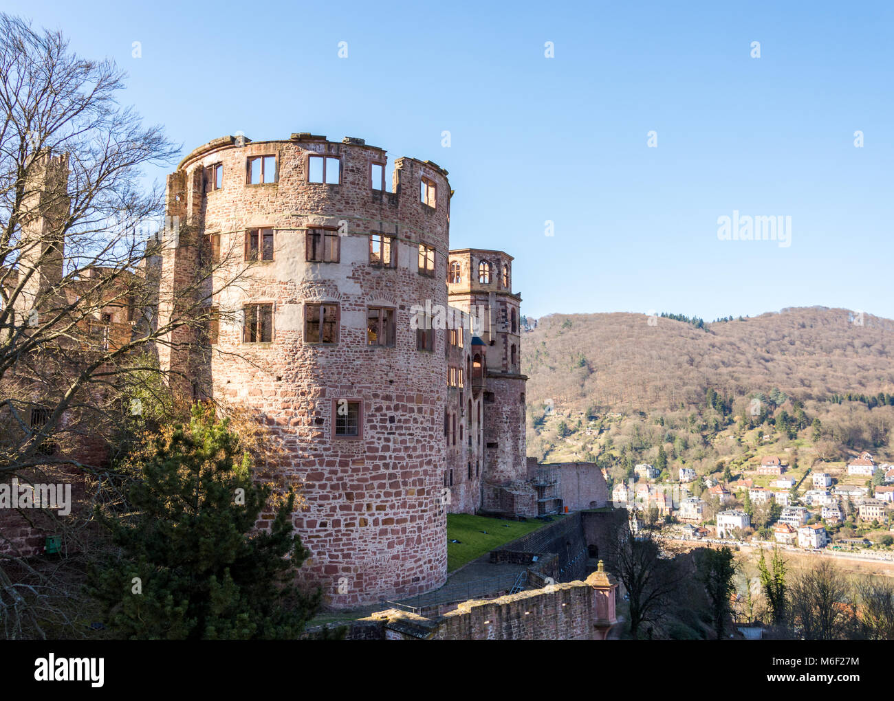 Die Ruinen des Heidelberger Schlosses von außen gesehen. Stockfoto