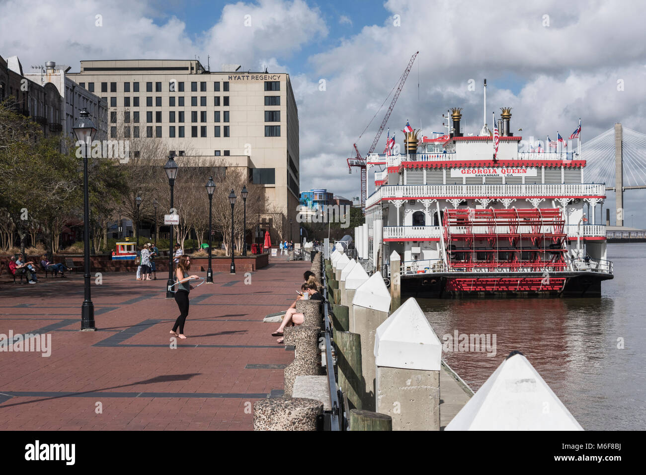 Savannah Georgia River Queen ab River Street in Sanvannah Georgia USA gesehen Stockfoto