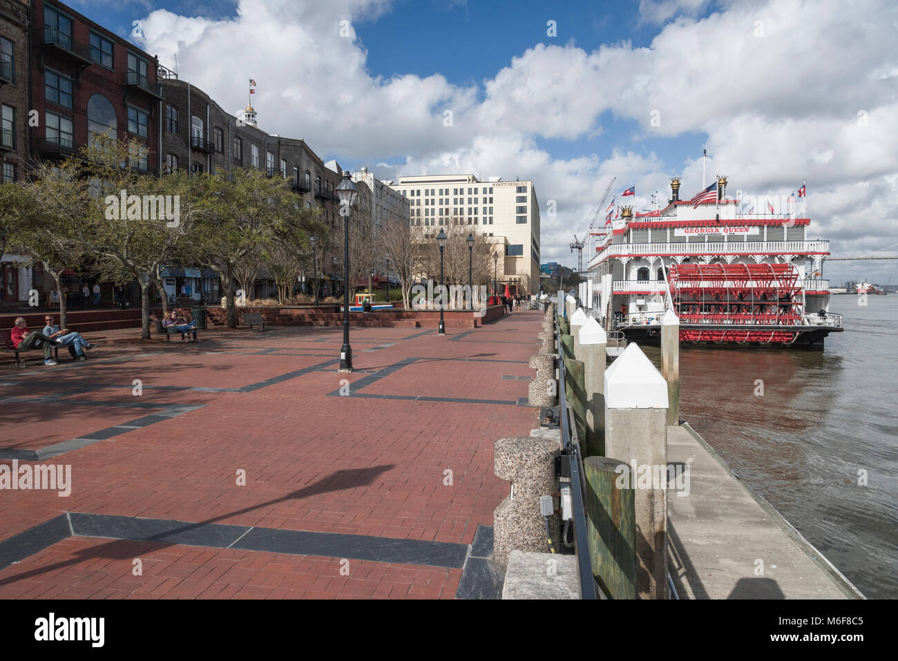 Savannah Georgia River Queen ab River Street in Sanvannah Georgia USA gesehen Stockfoto